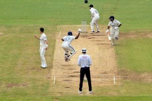 sarfaraz jumps on pitch to save rishabh