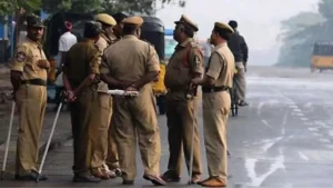 vaishali police news| Bihar News: In Bihar, policemen without uniform were caught checking vehicles, now SP took big action