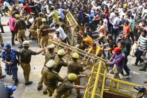 Aspirants in Prayagraj continue their protest outside UPPSC office