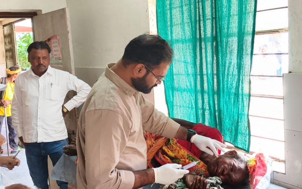 Doctor Treating Injured In Sadar Hospital Chaibasa