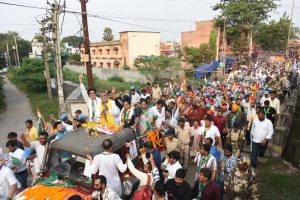 रोड शो में इंडिया गठबंधन के प्रत्याशी डॉ अजय कुमार, पप्पू यादव, कल्पना सोरेन और अंजनी सोरेन (बाएं से दाएं)