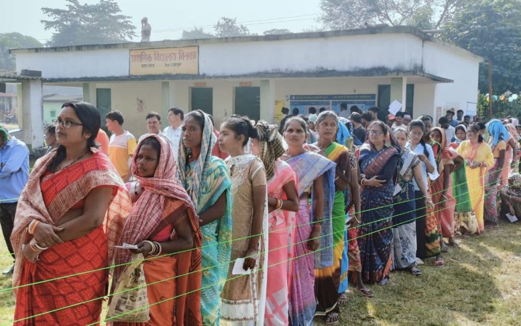 Jharkhand Assembly Election Naxal Threat Bomb In Manoharpur 1