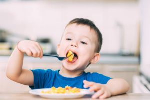 kid eating eggs