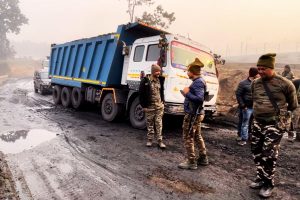 latehar crime news firing at balumath railway siding