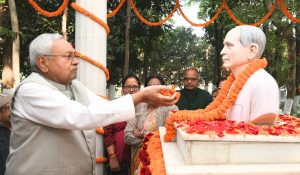 nitish kumar nalanda| CM Nitish reached Nalanda's Smriti Vatika, became emotional remembering his father on his death anniversary.