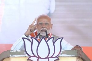 चाईबासा की जनसभा को संबोधित करते पीएम नरेंद्र मोदी