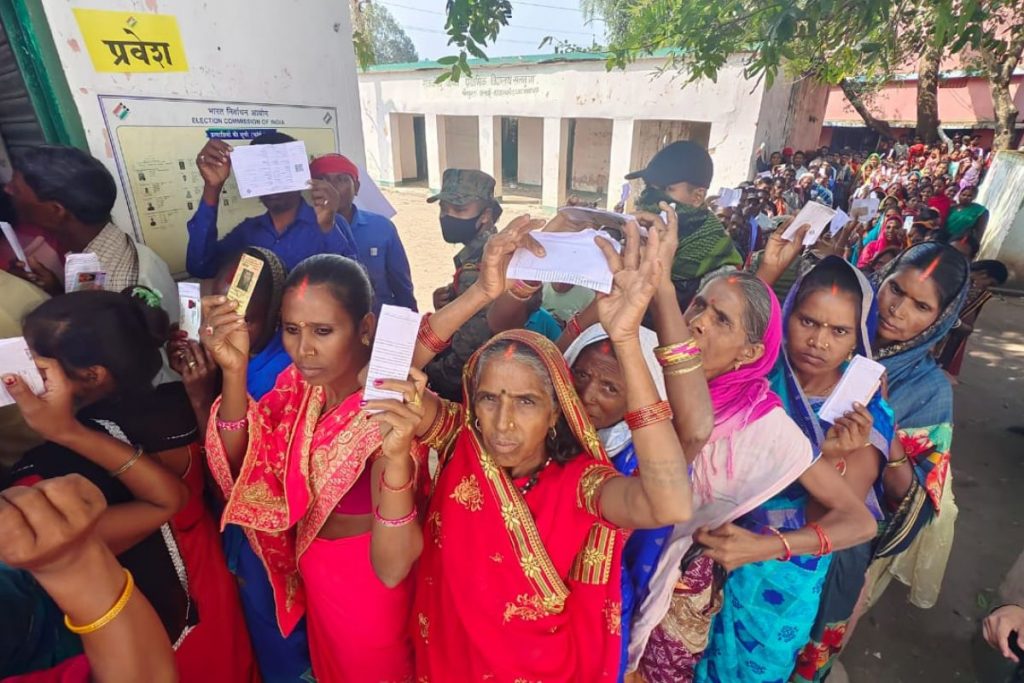 Salatua Women Queu For Voting