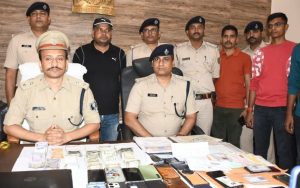 एमटीएस की परीक्षा में शामिल आरोपी व पुलिस