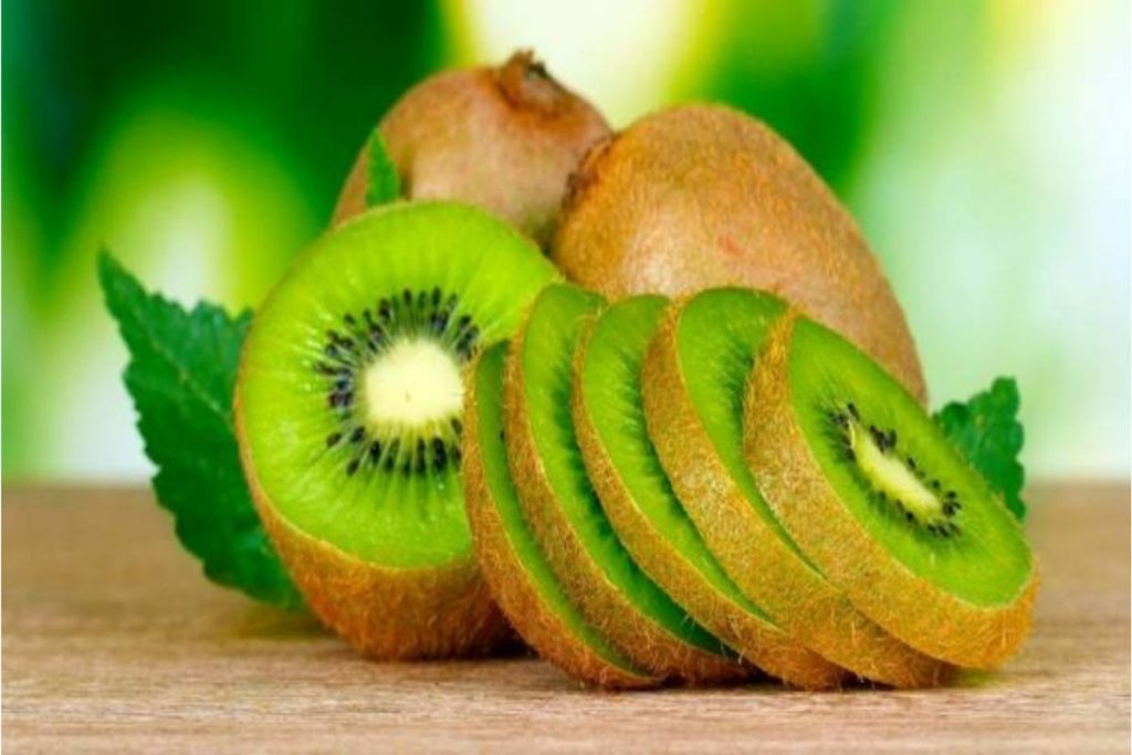 Healthy Winter Fruits kiwi