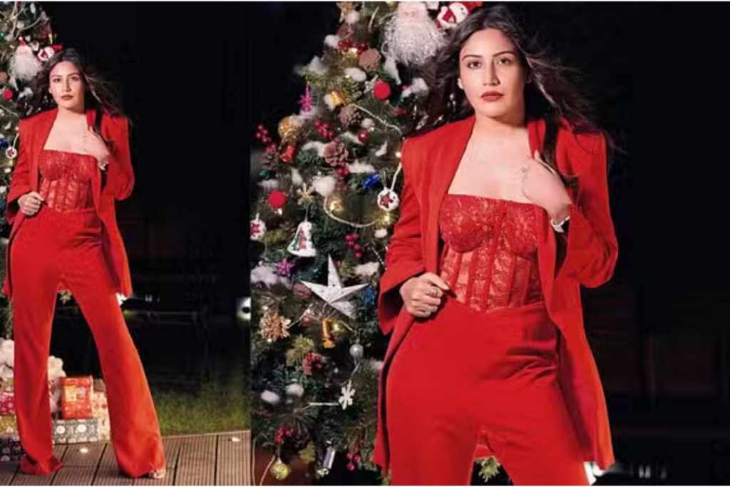 Red-dress-christmas-outfit