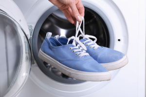 Avoid Washing Shoes In Washing Machine: जूतों को वाशिंग मशीन में धोने से बचें, जानिए इसके खतरनाक प्रभाव