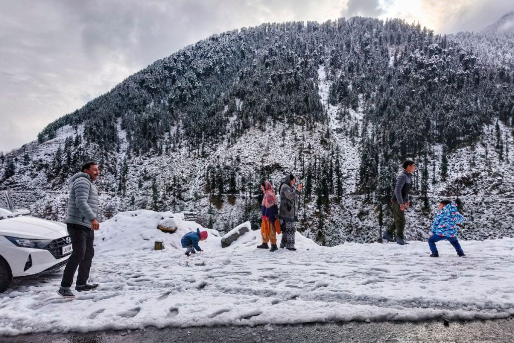 Tourists Enjoy After A Fresh Spell Of Snowfall