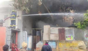 bhagalpur fire news| Bihar News: A massive fire broke out in a garbage warehouse in Bhagalpur, more than half a dozen fire engines reached the spot.