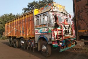 ट्रक ड्राइवर और खलासी को अपराधियों को मारी गोली