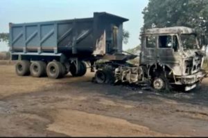 Criminals set hywa on fire in Latehar