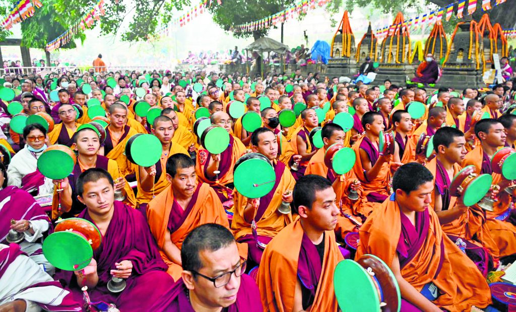 महाबोधि मंदिर में श्रद्धालु