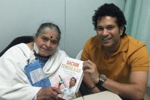 Sachin Tendulkar with his mother Rajni Tendulkar