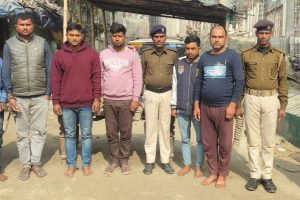 पुलिस की गिरफ्त में आरोपी