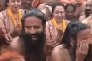 Hema Malini and Baba Ramdev Viral Video