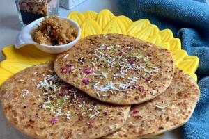 Til Gur Stuffed Roti For Makar Sankranti: मकर संक्रांति पर बनाएं तिल-गुड़ से भरी हुई रोटी, स्वाद और सेहत का अनोखा मेल