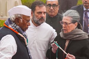 Mallikarjun Kharge with Sonia Gandhi and Rahul Gandhi