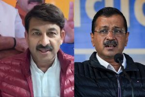 Manoj Tiwari and arvind kejriwal