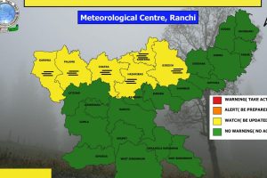 झारखंड के जिनों जिलों में घने कोहरे की संभावना है वह पीले रंग में रंगा हुआ है