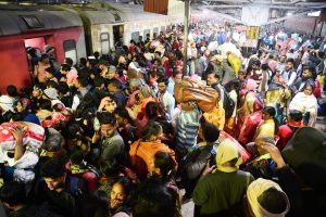 mahakumbh bihar train| Even after the stampede in Maha Kumbh, the crowd of pilgrims in trains is not decreasing.