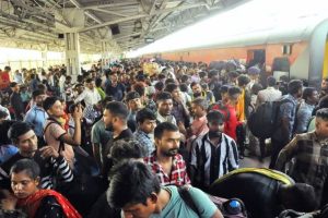 mahakumbh news| Crowd of people going to Mahakumbh for Amrit Snan gathered at Patna Junction, many passengers missed the train.