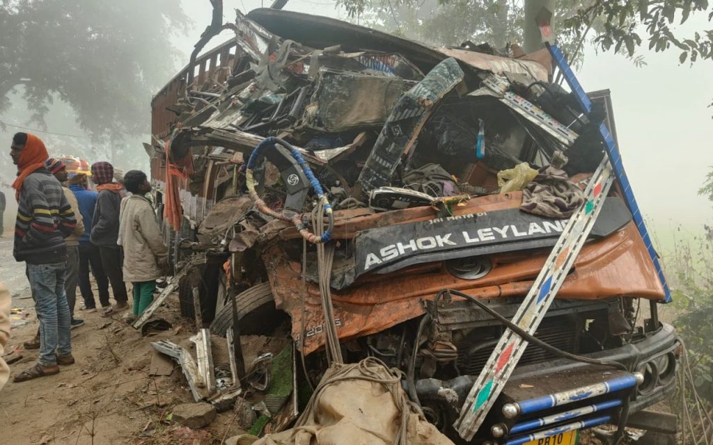 palamu road accident news