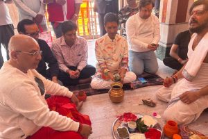 Dr Kumar Vishwas In Deoghar baba mandir