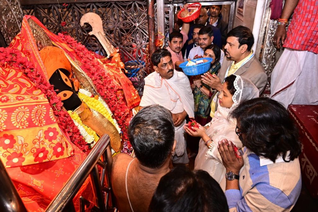 Hemant Soren Kalpana Murmu Soren Kalighat Kolkata 2