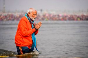 PM Modi Sangam holy dip