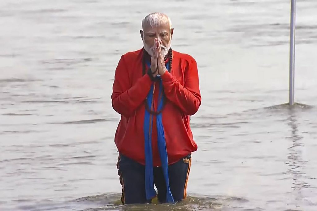 PM Modi in Kumbh 2025 1