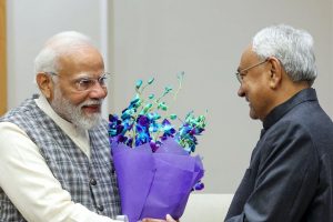 पीएम मोदी और सीएम नीतीश के मुलाकात की पुरानी तस्वीर