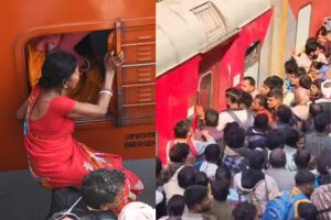 buxar mahakumbh station| Chaos at Buxar station due to uncontrolled crowd of devotees, system helpless in front of faith