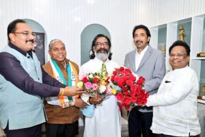 congress leaders with cm hemant soren