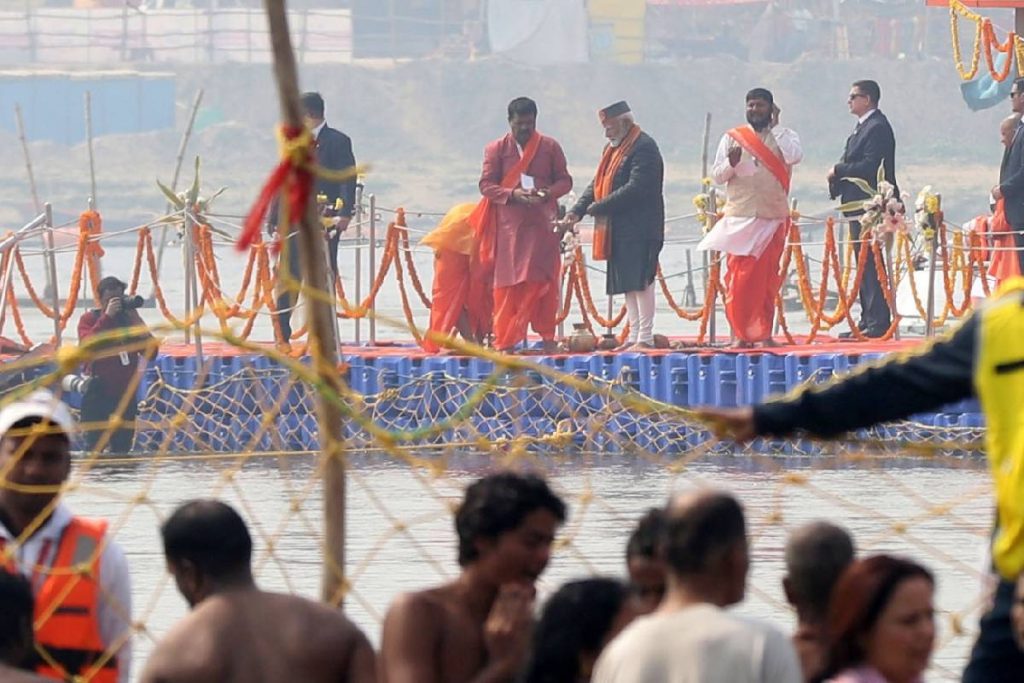 pm modi in sangam 1