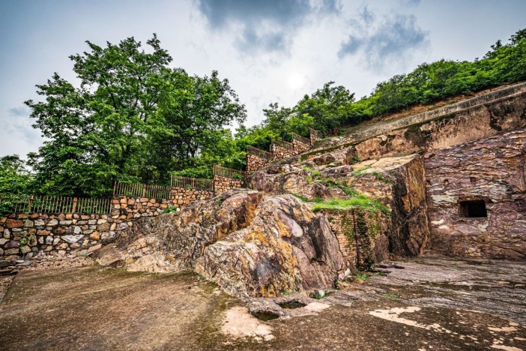 son bhandaar caves 1