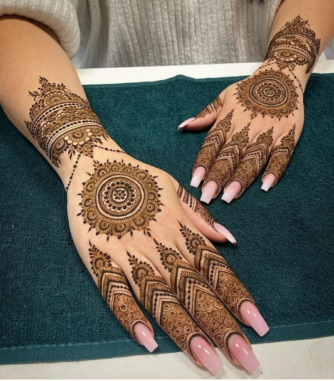 Pakistani Mehndi Designs Perfect For Every Bride | HerZindagi