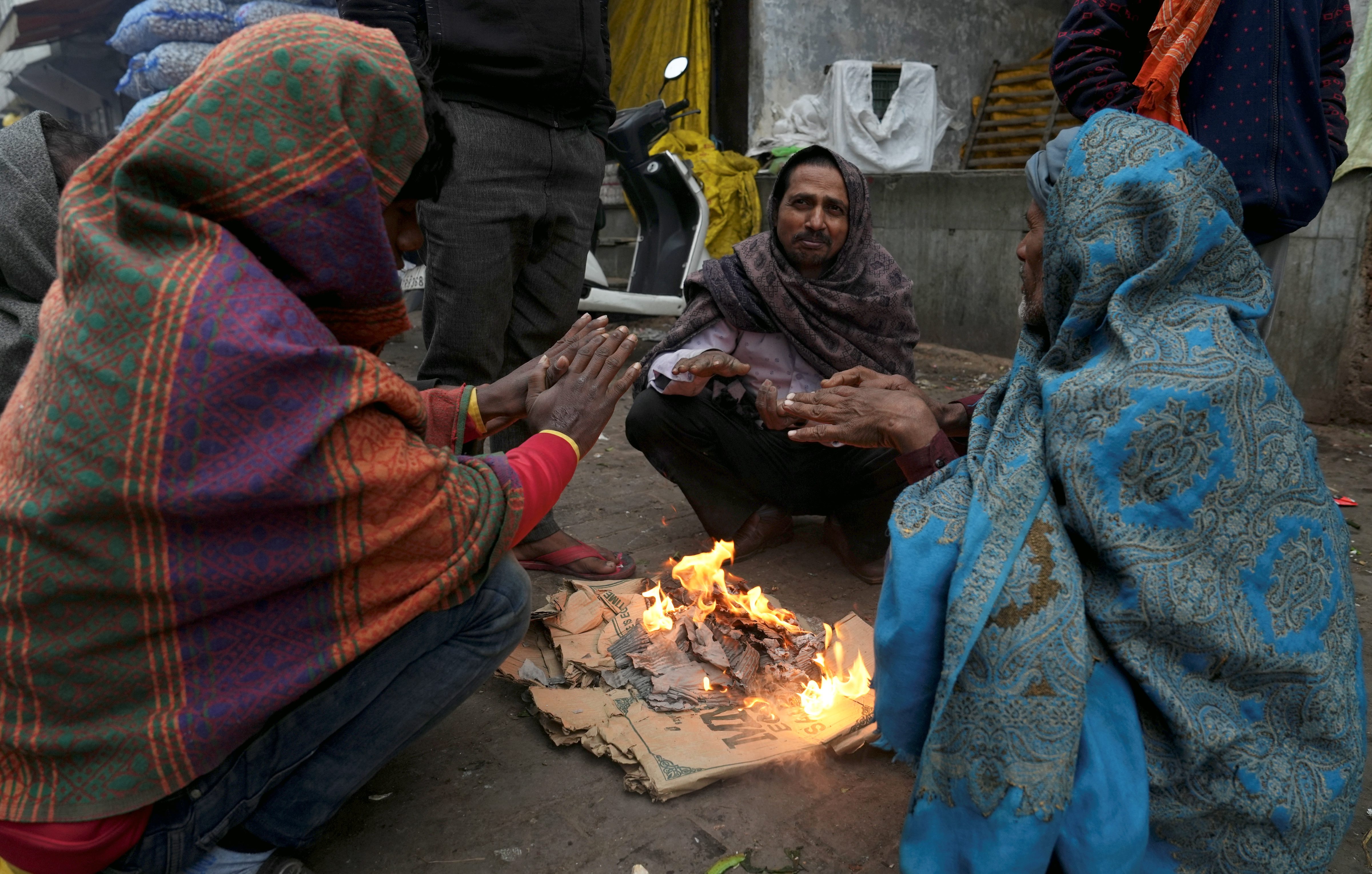 Weather Forecast: दिल्ली में कड़ाके की ठंड, एमपी में शीतलहर, जानें UP-बिहार सहित अन्य राज्यों का मौसम