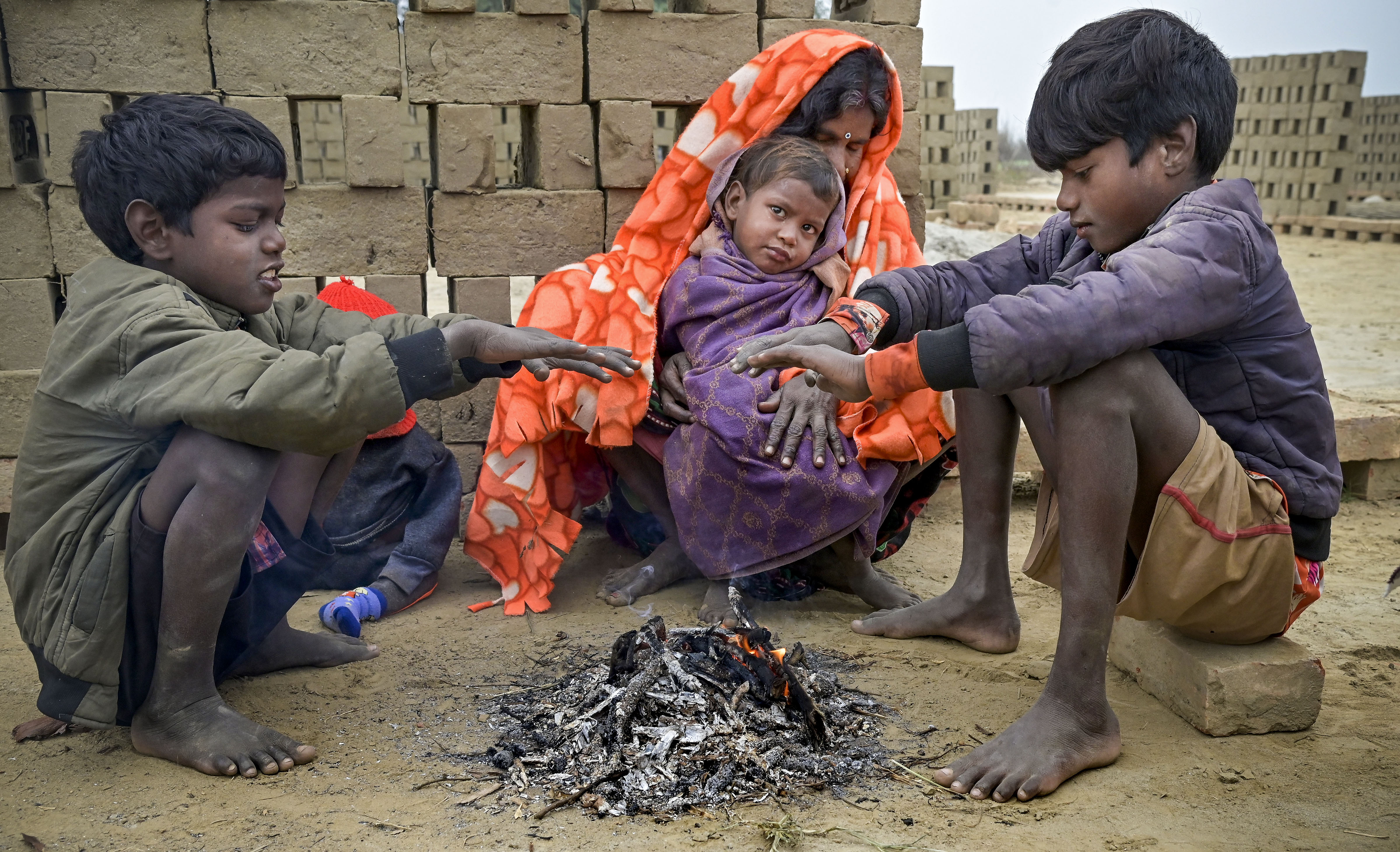 Weather Forecast: दिल्ली में कड़ाके की ठंड, एमपी में शीतलहर, जानें UP-बिहार सहित अन्य राज्यों का मौसम