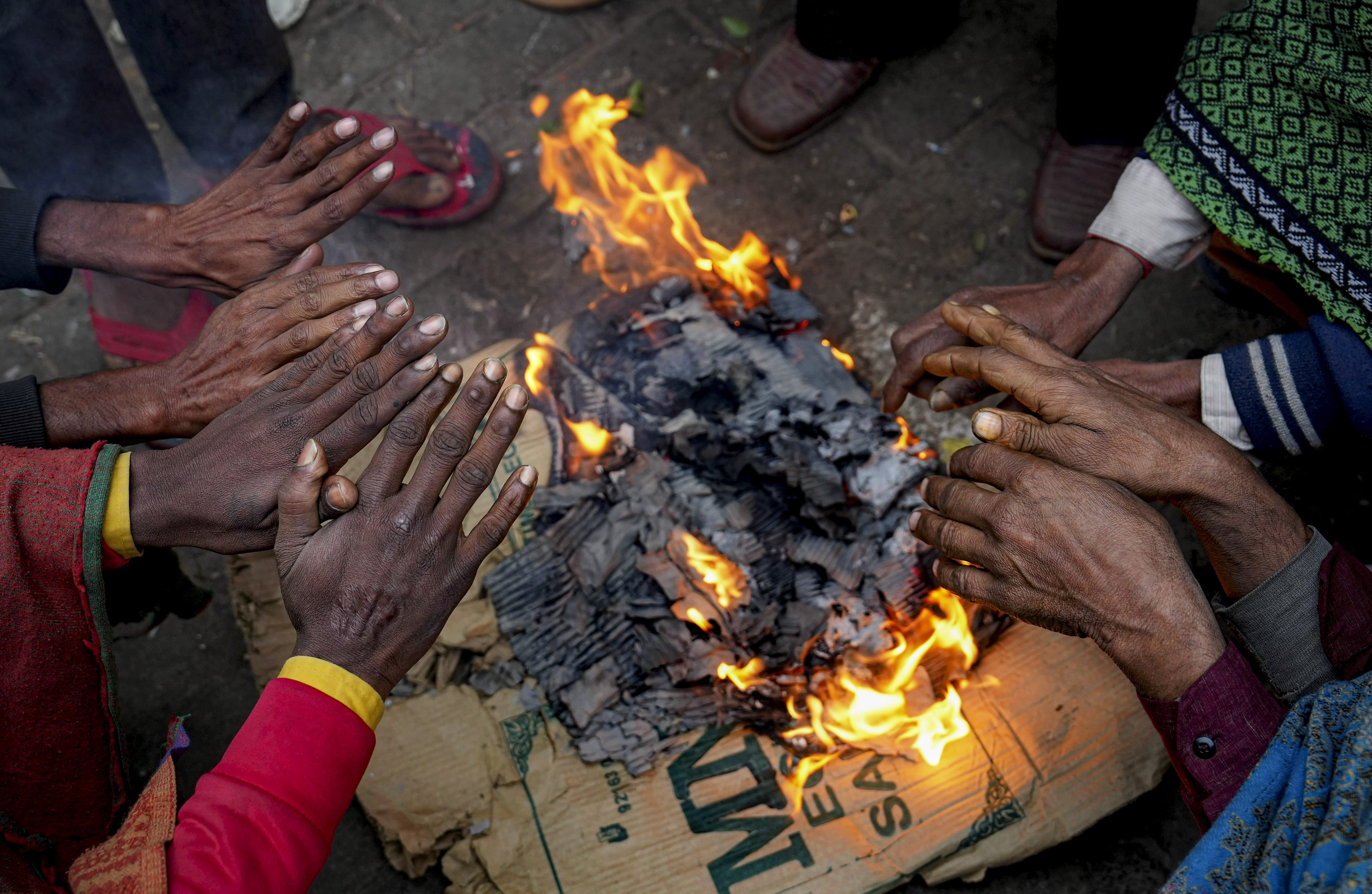 Weather Forecast: दिल्ली में कड़ाके की ठंड, एमपी में शीतलहर, जानें UP-बिहार सहित अन्य राज्यों का मौसम