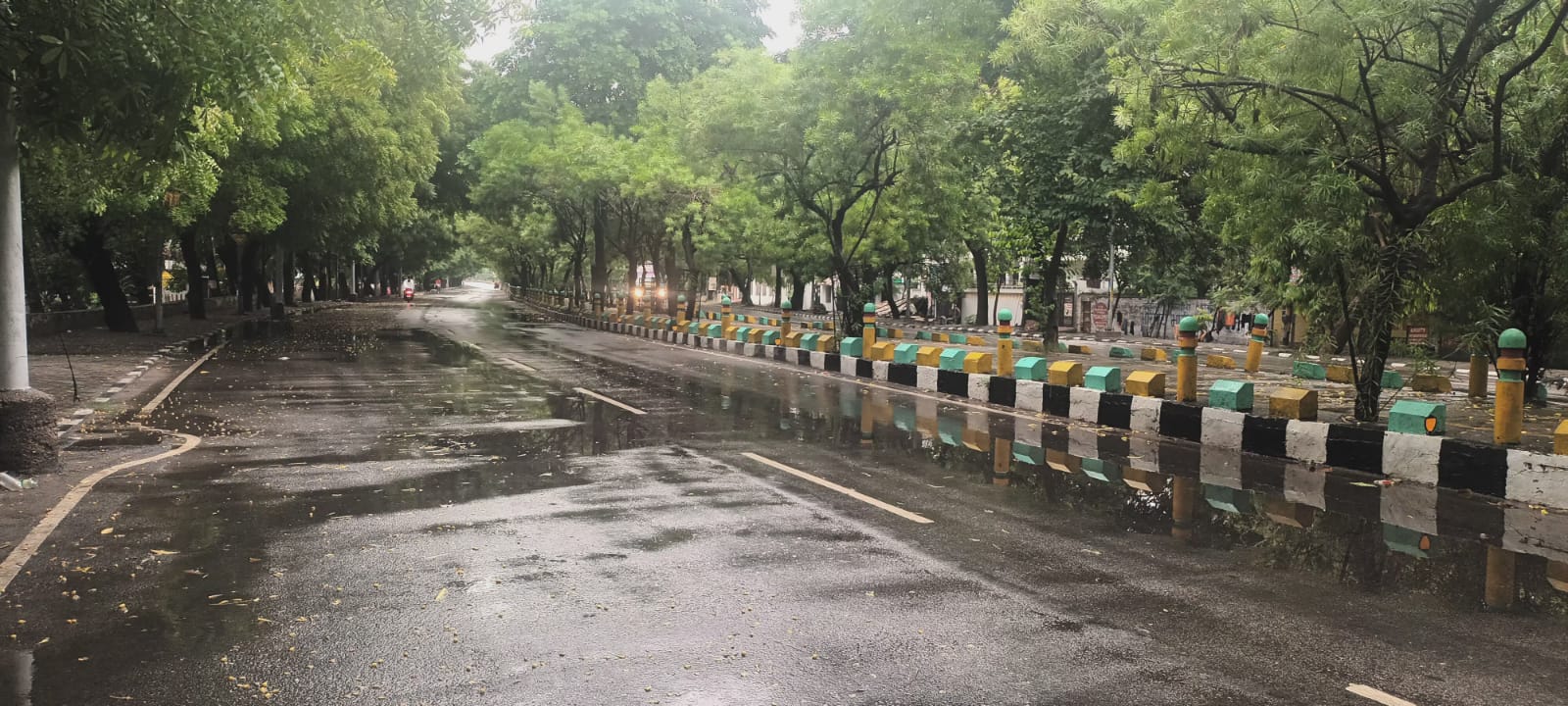 Up Weather Live: यूपी के कई जनपदों में भारी बारिश का अलर्ट, कच्चे निर्माण से दूर रहने की अपील