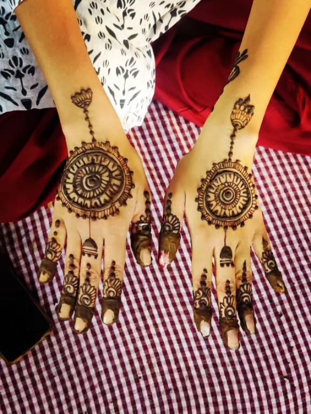 मेहँदी लगाना सीखें । Full Hand Mehndi Design । Mehndi Kaise lagaye । मेहँदी  कैसे सीखें । Mehendi #mehendi #mehndi #fullhandmehndi #mehndidesigns... |  By Raj Mehandi DesignerFacebook